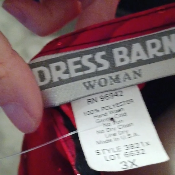 NWT-Stunning  black with red roses blouse. - Picture 7 of 8